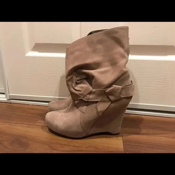 Vera Wang Lavender Suede ankle boots - Picture 3 of 7